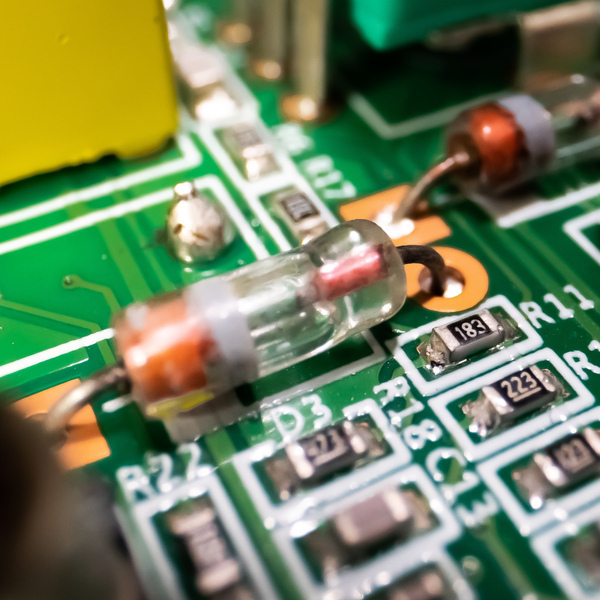 Circuiti analogici alimentati al germanio