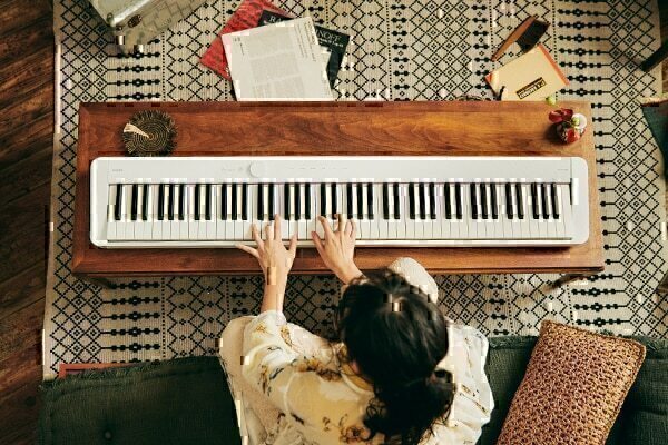 O piano digital mais fino* do mundo para qualquer espaço