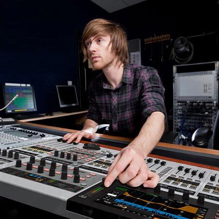 Übernehmen Sie die Kontrolle am Rack oder anderswo