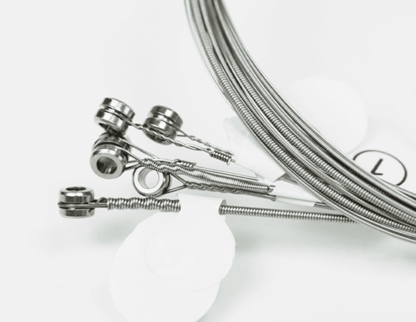 Cordas de guitarra elétrica de alto carbono para um timbre claro e ressonante e desempenho versátil.