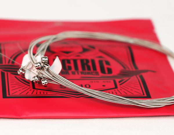 Cordas de guitarra elétrica em liga niquelada para um timbre brilhante e encorpado, além de durabili